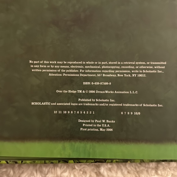 📚3/$10📚Dreamworks Over the Hedge Meet the neighbors, hardcover, 2006 - Picture 3 of 5